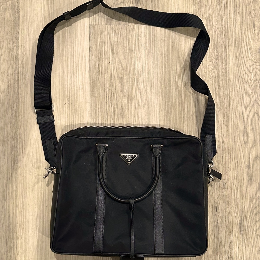 PRADA Shoulder Bag in Nero | PRICED TO SELL - AMAZING DEAL!